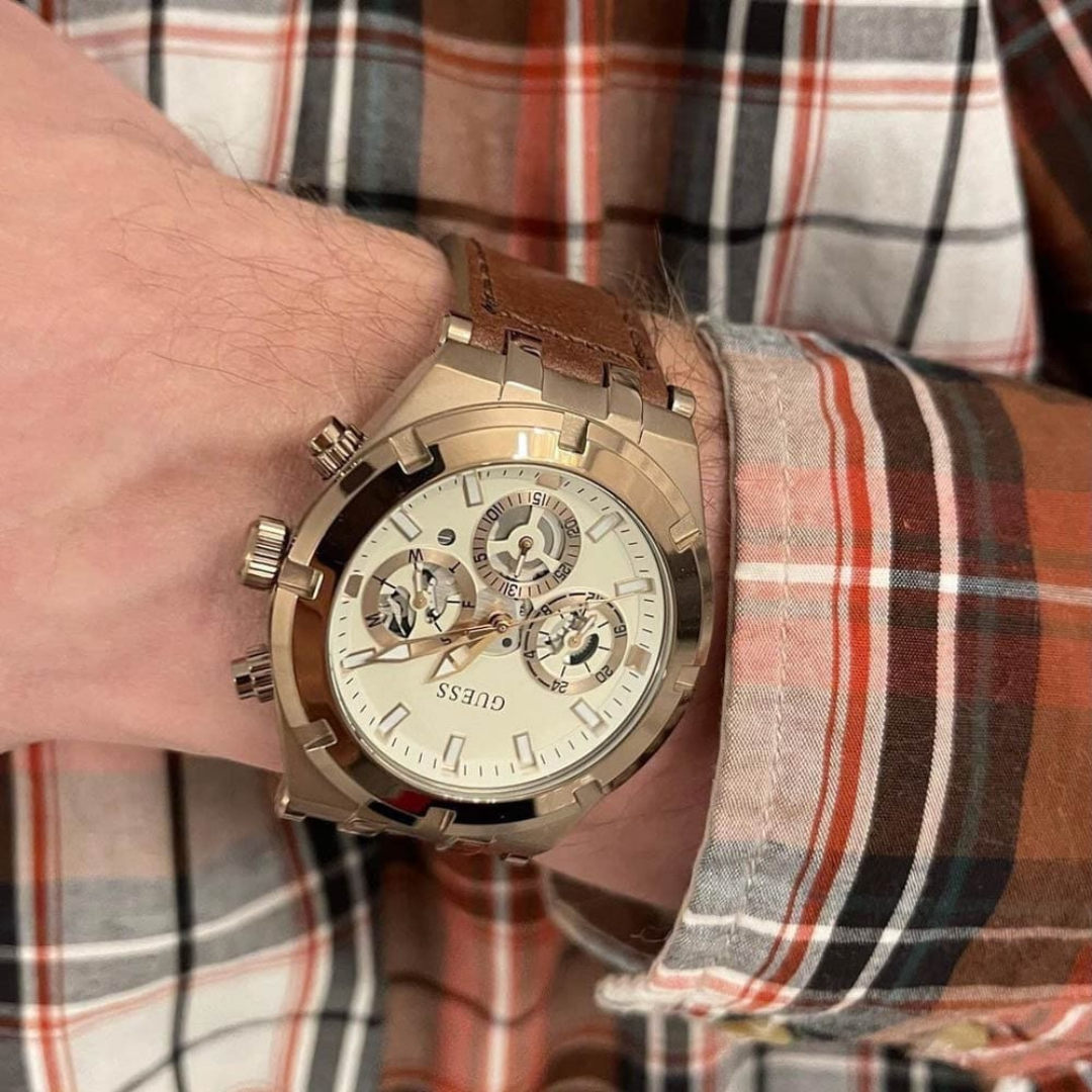 Montre Guess pour homme, modèle sport GW0262G3