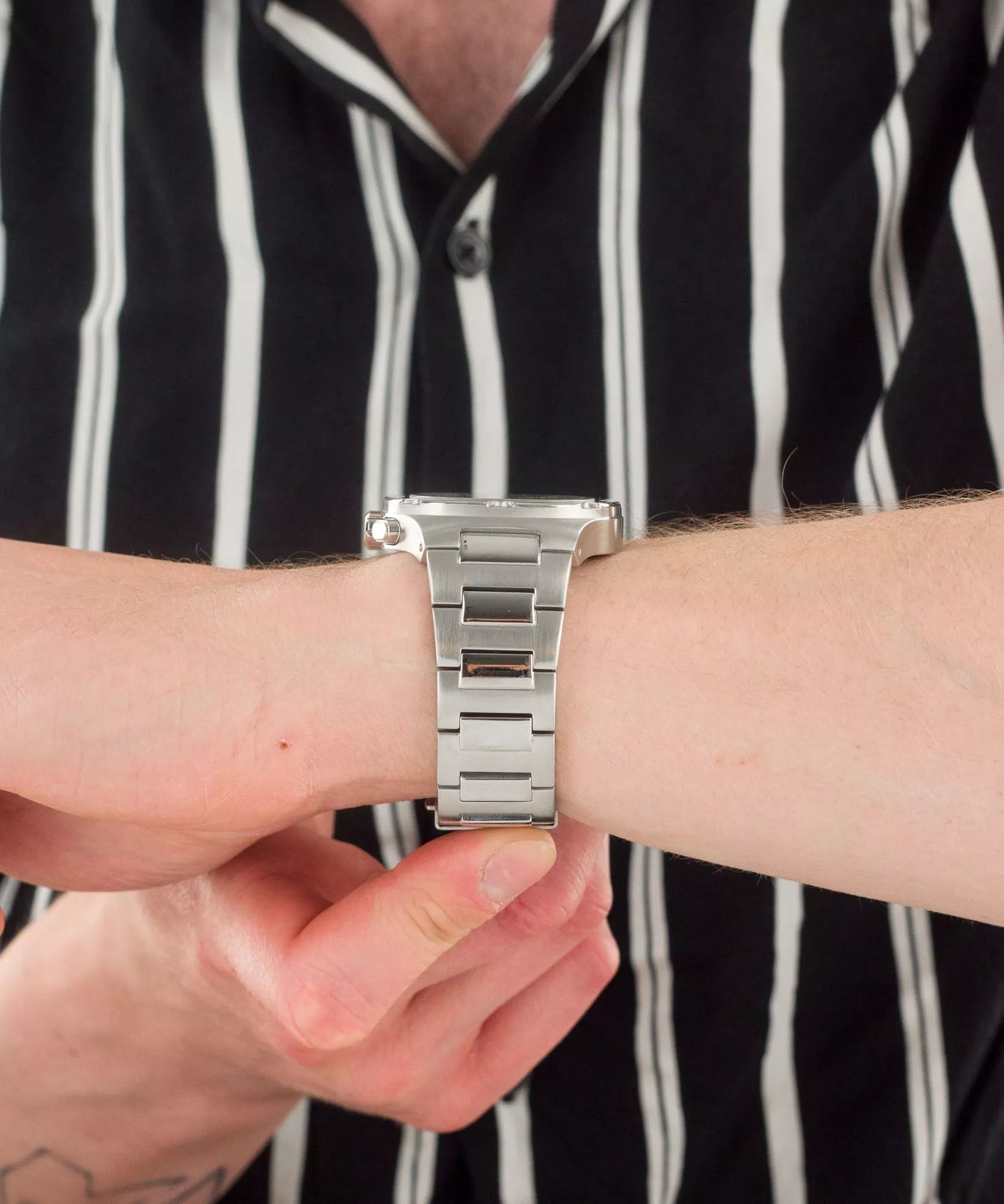 Guess Mens Gunmetal Multi-function Watch GW0572G1